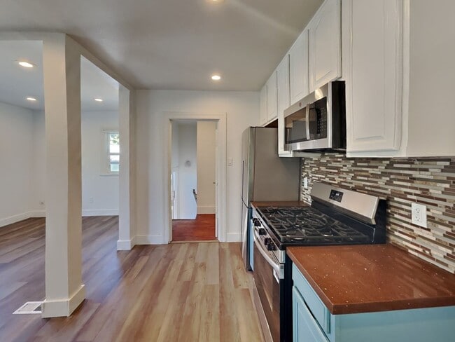 Building Photo - Gaskill Gem 4/2 with Studio ADU Included