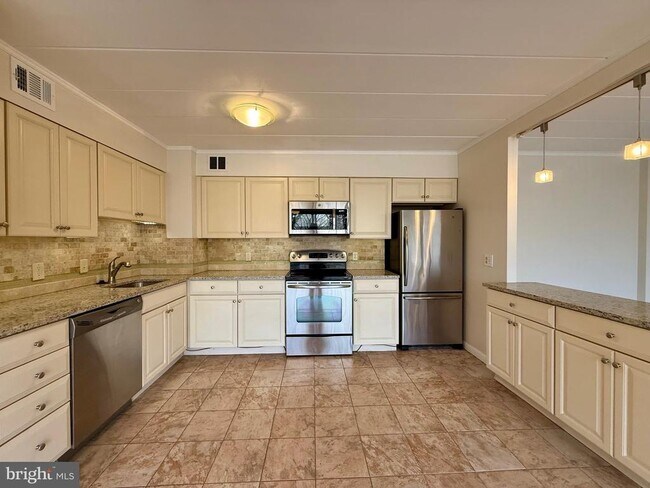 Building Photo - 2300 Riddle Ave