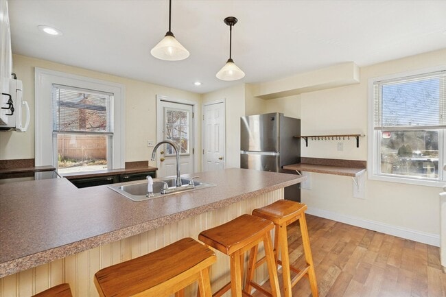 Building Photo - Charming 2-Bedroom Single-Family Home with off Street Parking