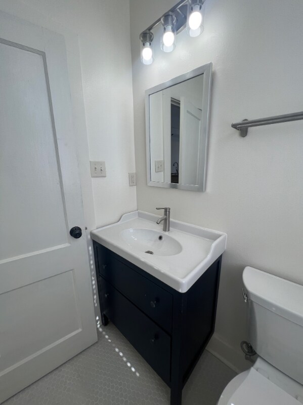 Building Photo - 514 E 8th St