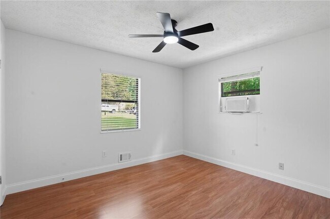 Building Photo - 4100 Dustin Dr NW