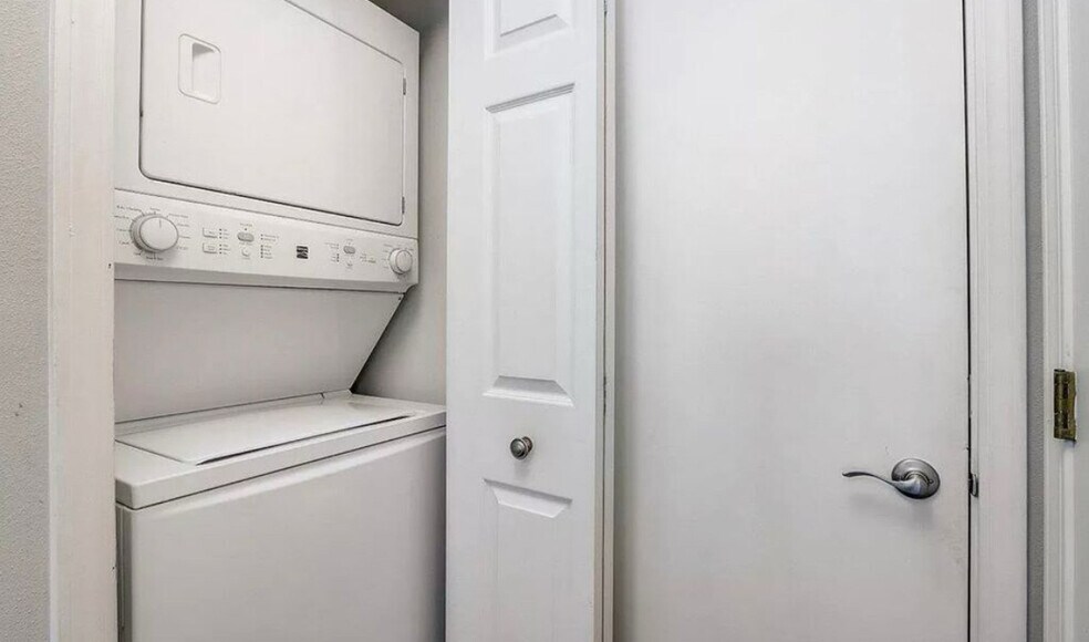 Building Photo - 2851 Holborn Cir
