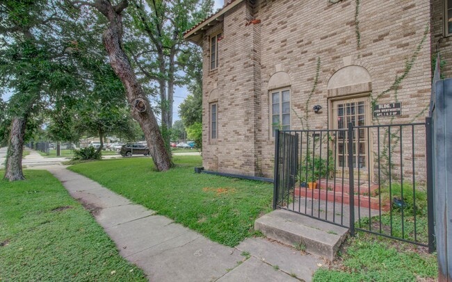 Building Photo - 1428 Wentworth St