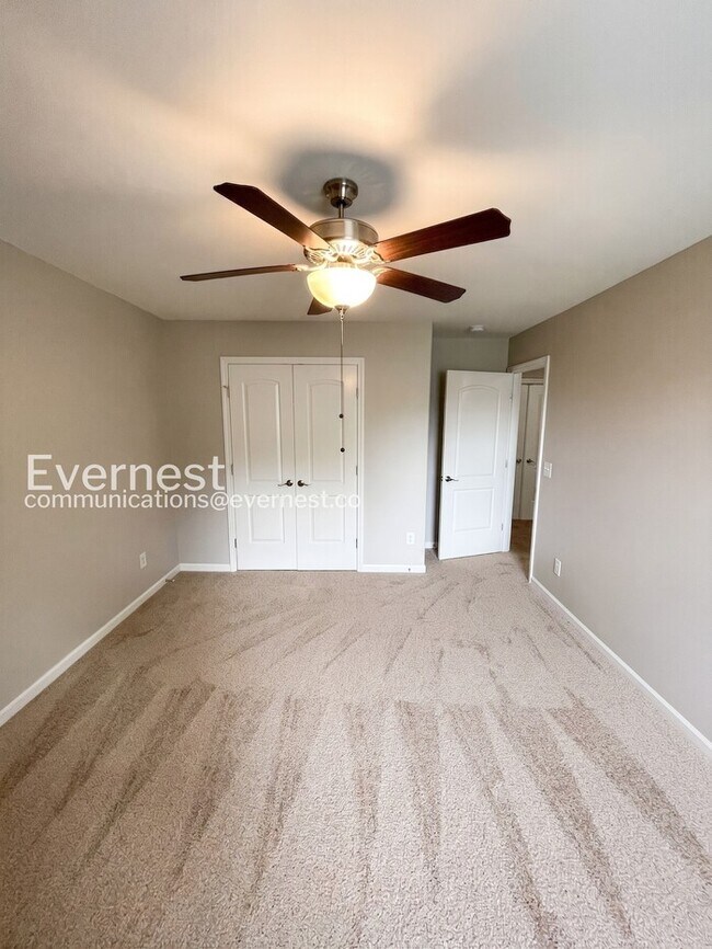 Building Photo - Charming Modern Home / 5 beds 3.5 baths / Garage attached / Fenced-Yard / Available now!