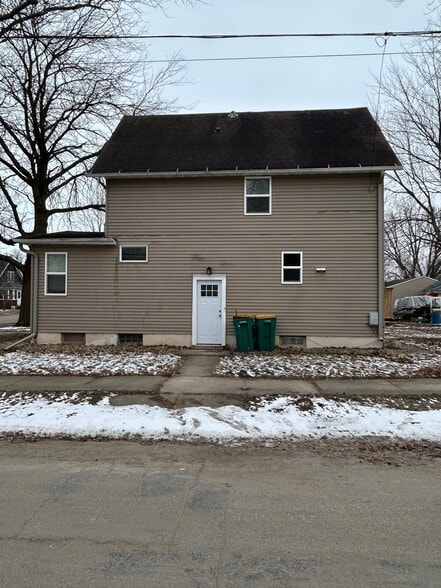 Side - 821 Minnesota Ave