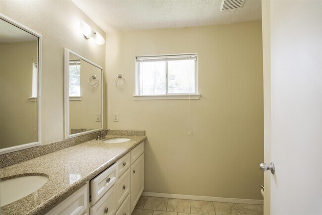 Building Photo - 6019 Spellman Rd