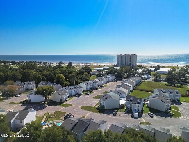 Building Photo - 1229 Century Oaks Dr