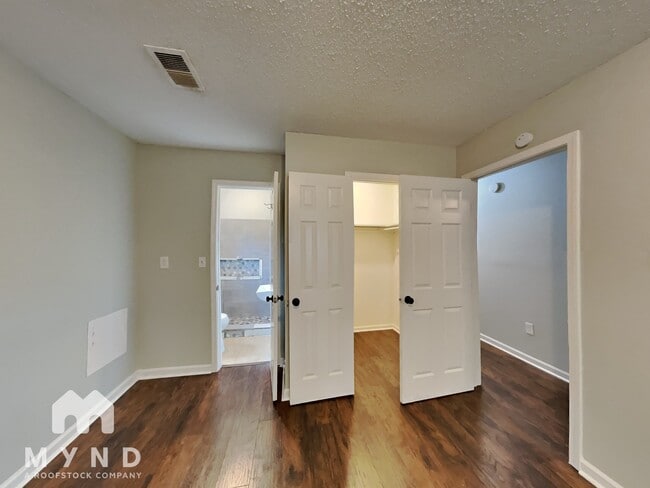 Building Photo - 5704 Ingleside Dr