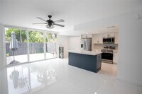 Building Photo - 2714 NE 8th St