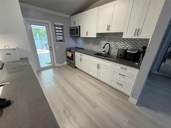 Building Photo - 328 NW 47th St