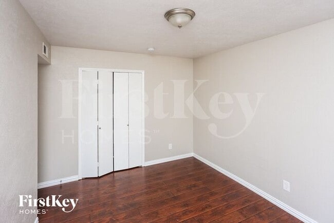 Building Photo - 7916 Iola Dr