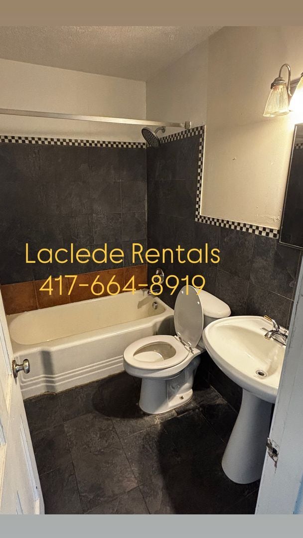 Building Photo - 2 BEDROOM  1 BATHROOM HOUSE