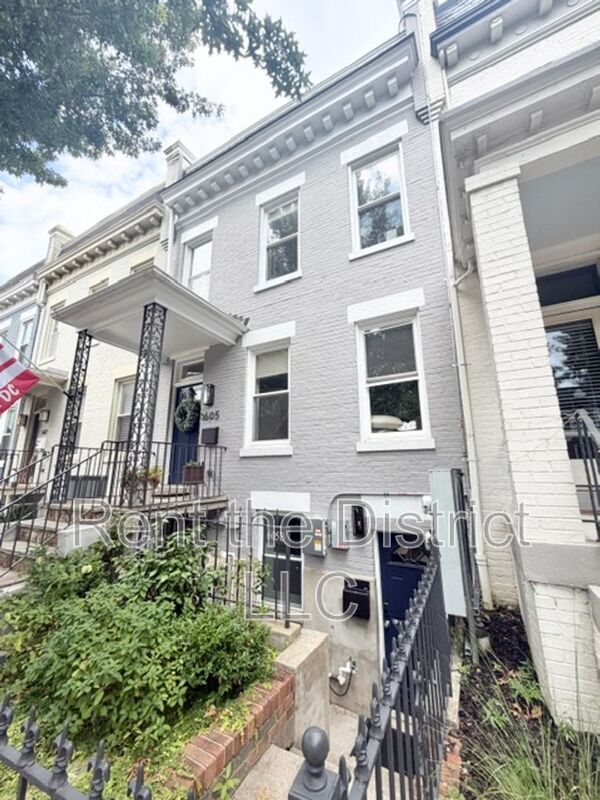 Building Photo - 605 Kenyon St NW