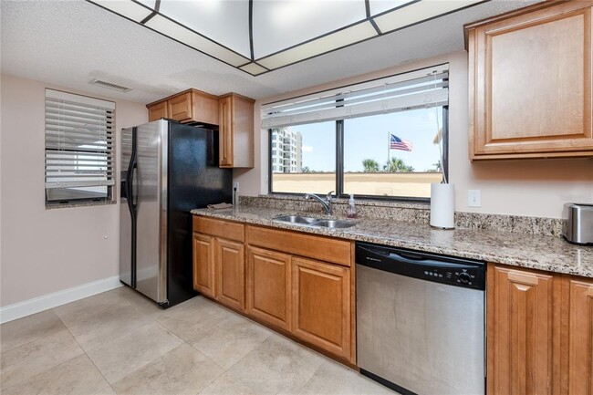 Building Photo - 736 Island Way