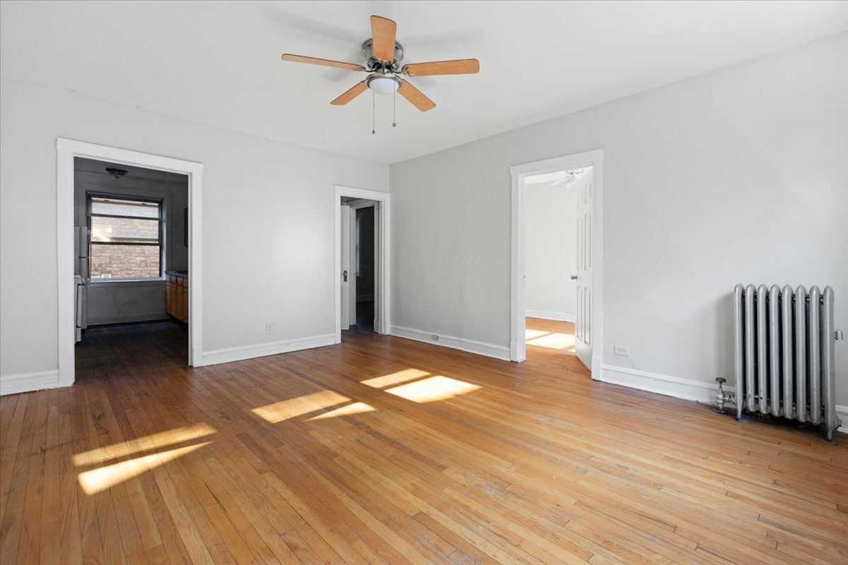 Building Photo - 2342 W Touhy Ave