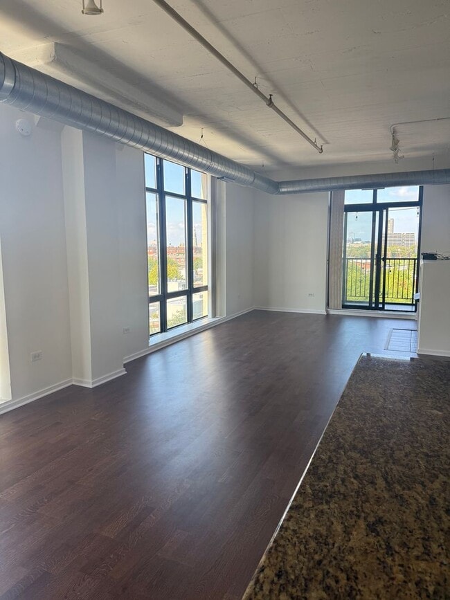 Building Photo - Modern Loft Living in University Village w...