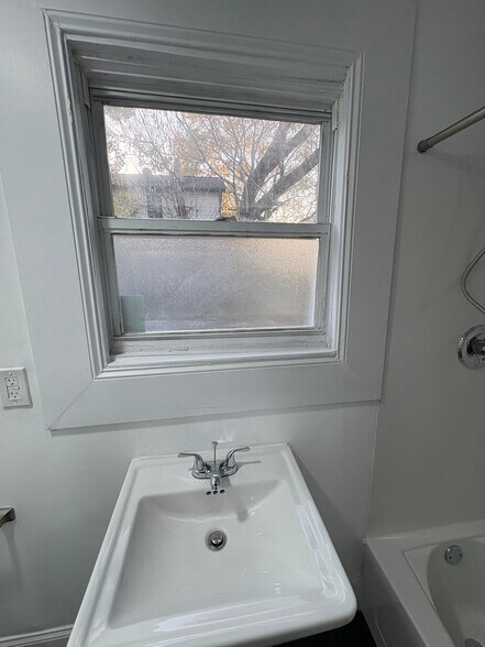 Building Photo - 230 E 10th St