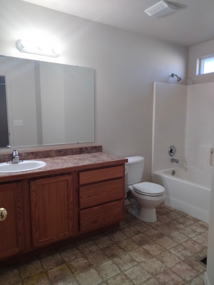 Building Photo - 764 Alyssa Ave