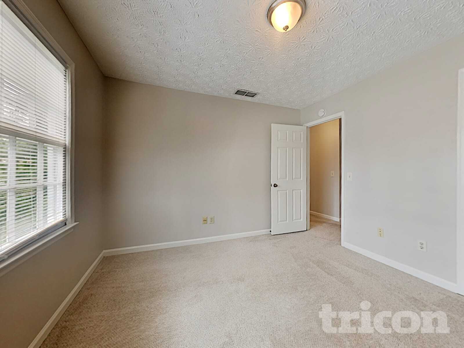 Building Photo - 1516 Maple Ridge Dr