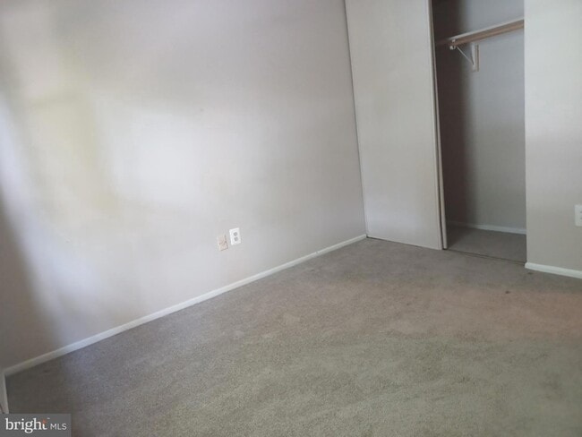 Building Photo - 403 Roberts Ln