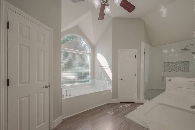 Building Photo - 8910 Bonnyview Dr