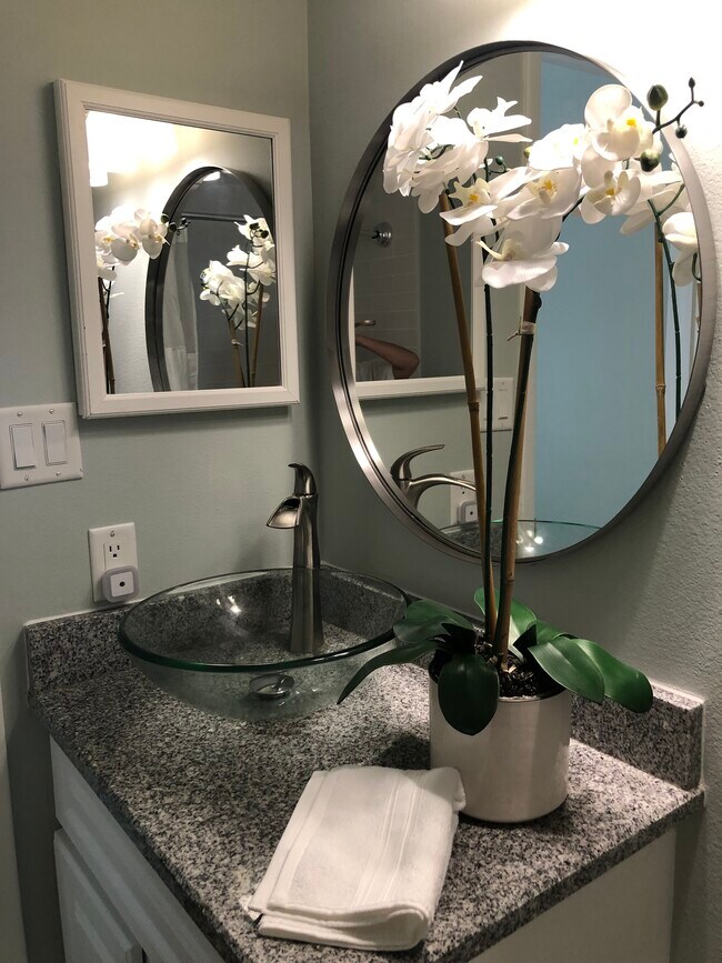 MASTER BATHROOM - 630 Bird Bay Dr E