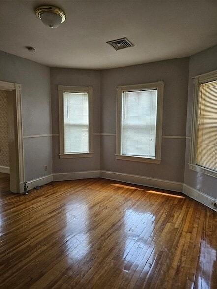 Building Photo - 404 Stevens St