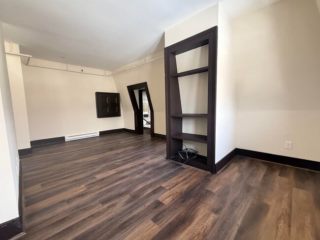 Building Photo - 79 Pine St