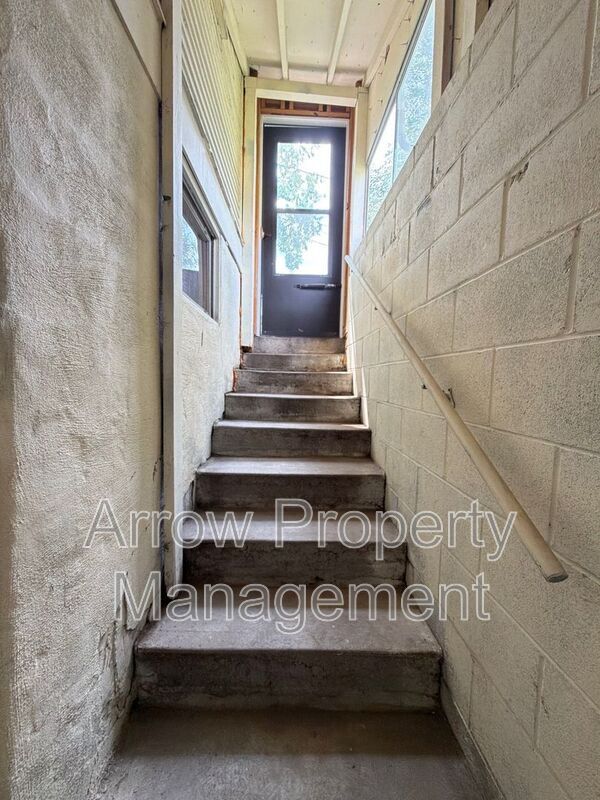 Building Photo - 2049 Worthington Ave