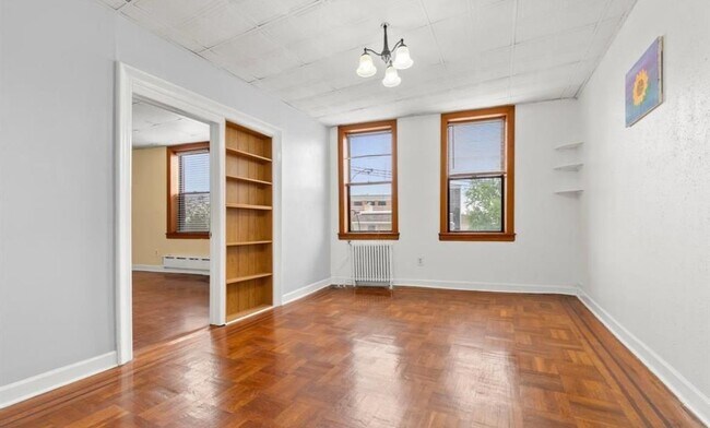 Building Photo - 523 34th St