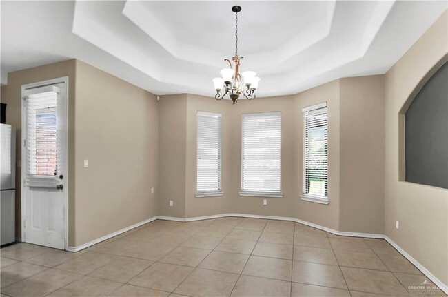 Building Photo - 516 Hackberry Ave