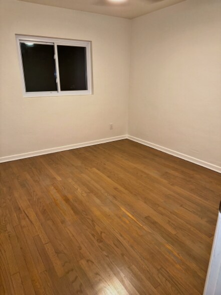 Building Photo - 562 Hartley Pl