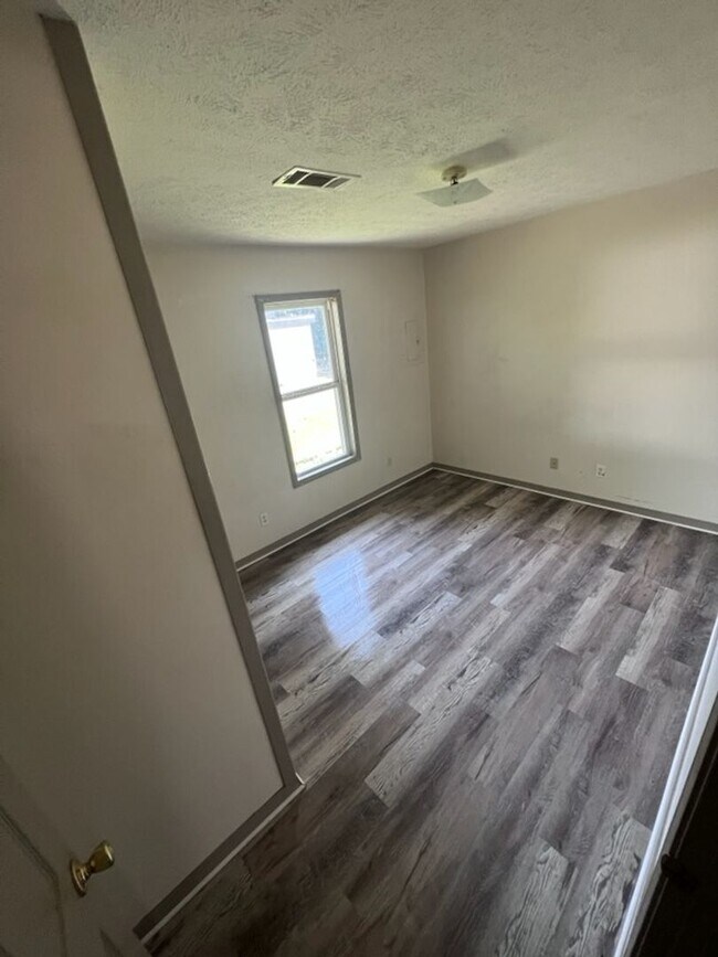 Building Photo - Monthly Paid Rent