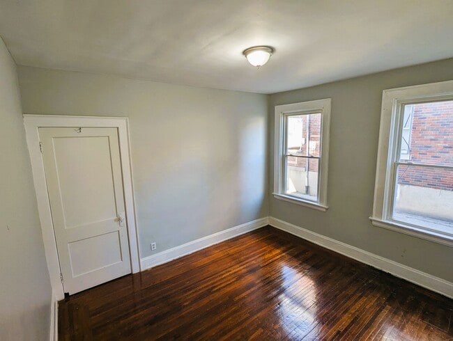 Building Photo - 4226 W 8th St