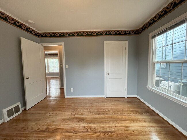 Building Photo - 2055 N Blandena St