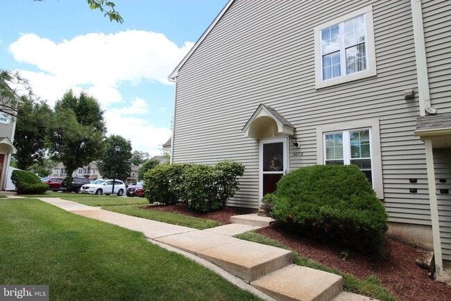 Building Photo - 607 Trescott Pl