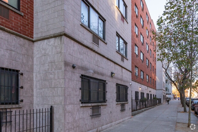 Building Photo - The Northrose