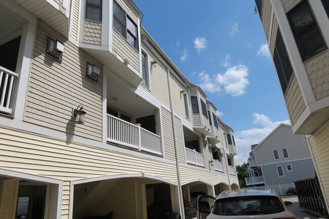 Primary Photo - 11 Railroad Ave