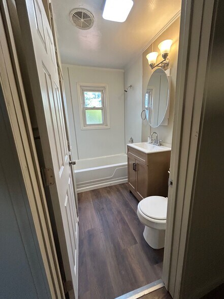 Building Photo - 2138 N Center Rd