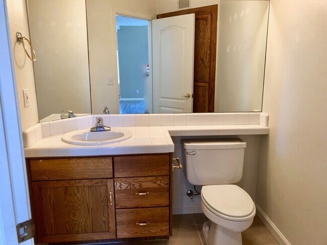 Building Photo - $2,550 Champlain & Shepherd, 4 Bedroom hom...