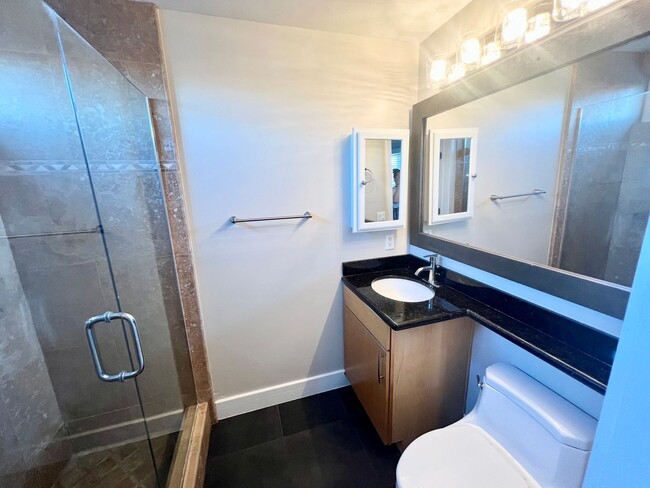 Building Photo - Modern 2BR/2BA Hillcrest Condo with Private Balcony & Amenities