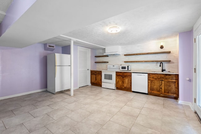 Building Photo - 512 River Rouge Dr