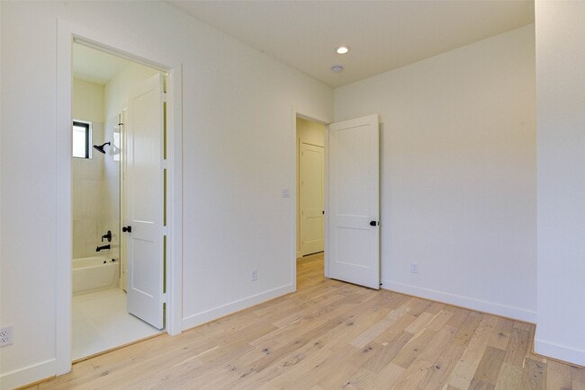 Building Photo - 1803 Dunlavy St