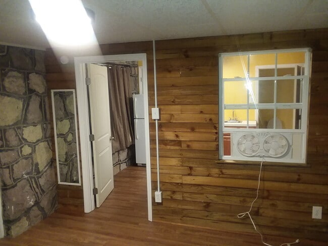 Building Photo - 22 Mary St