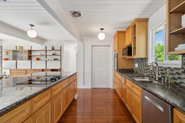 Building Photo - 3767 Gainsborough Dr