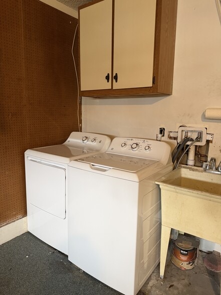 Building Photo - 3 Bed/2 Bath