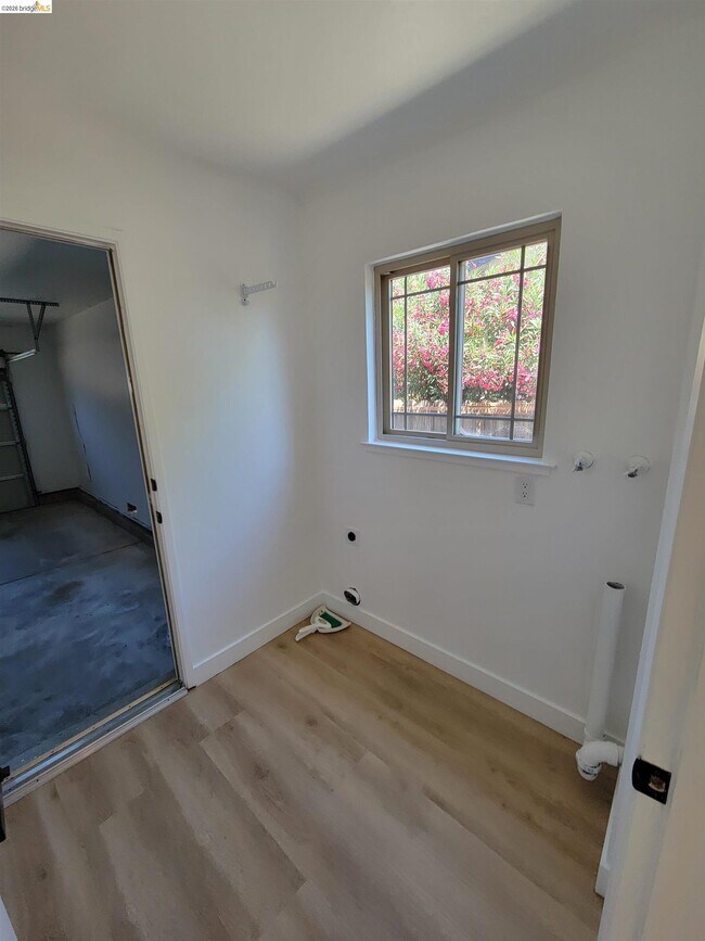 Building Photo - 2210 Sierra Ct