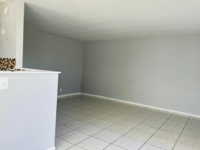 Building Photo - 151 Brighton Dr