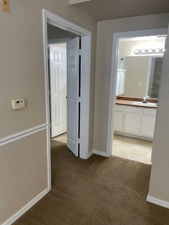 Building Photo - The Greens - 4221