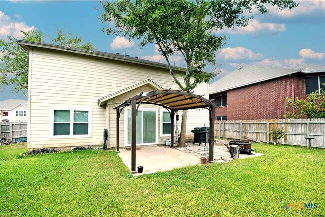 Building Photo - 744 Pinehurst Dr